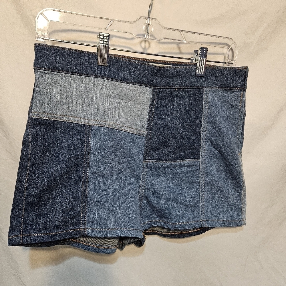 FREE PEOPLE HIGH-RISE AND TIGHT DENIM PATCH SHORTS WOMEN'S SIZE 29